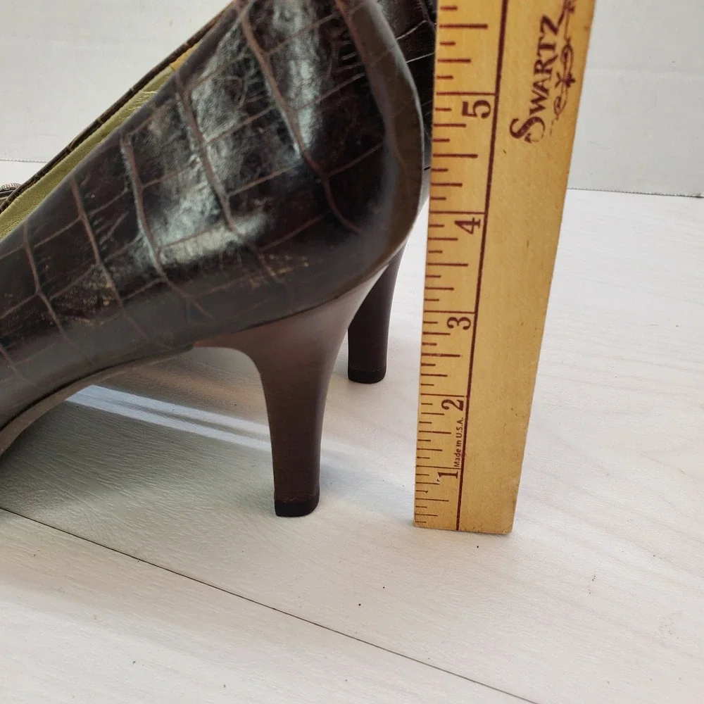 Unisa Castle Dark Brown Croc Embossed Leather Pumps‎ W 10B 90s Y2K Office Siren